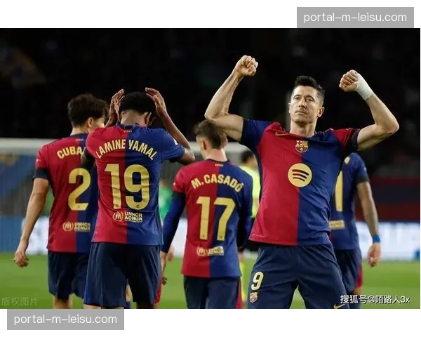 瞬间花絮：莱万背身做球，佩德里心领神会前插诠释巴萨式配合